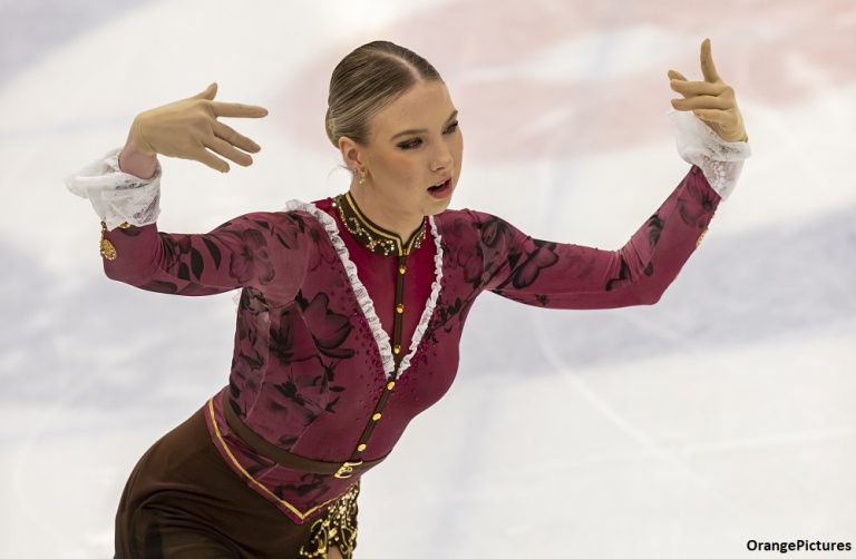 Lindsay van Zundert kwalificeert zich voor finales vrije kür op WK kunstrijden