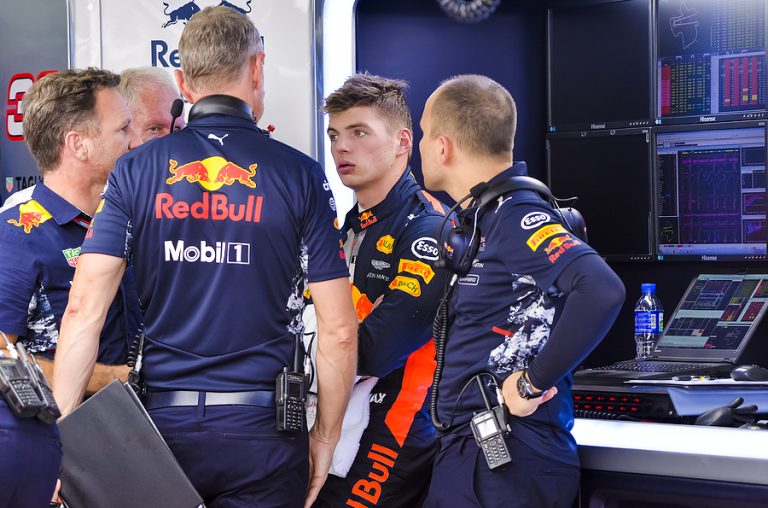 Verstappen opgewekt aan begin testdagen, zelfs na bericht dure seizoenslicentie