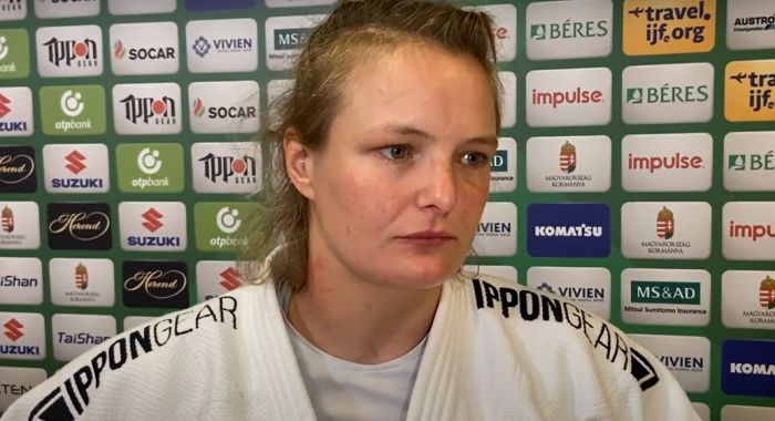 Teleurgestelde Sanne van Dijk uitgeschakeld op het WK Judoka in Qatar